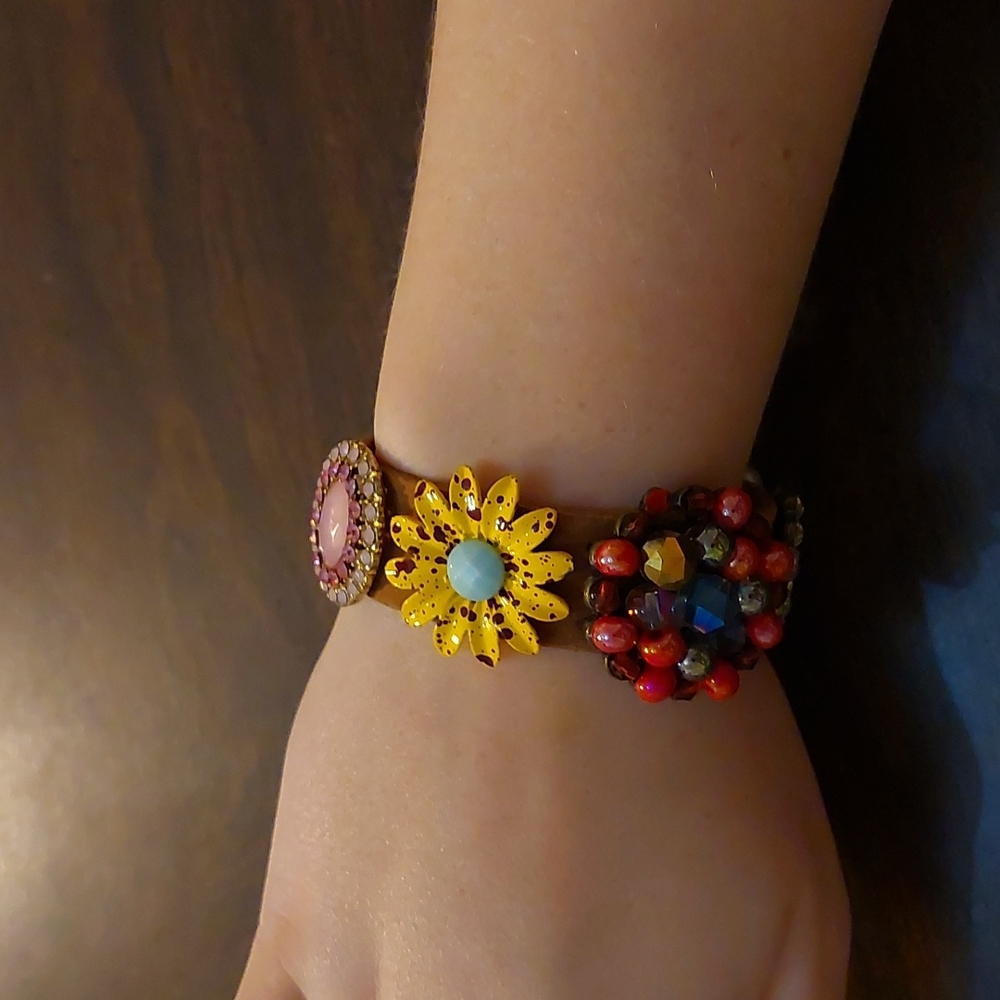 3 for$20 Plunder floral bracelet